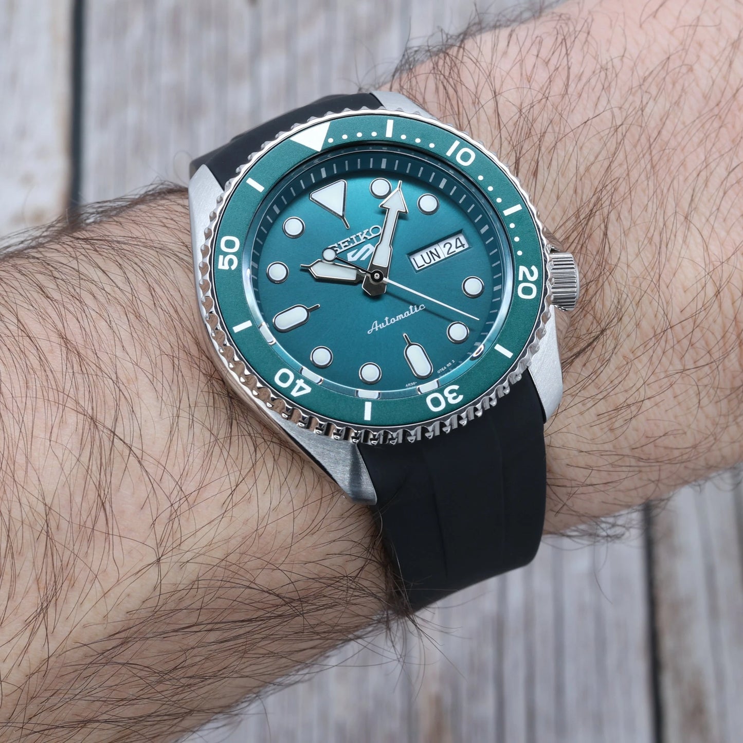 Rubber Strap Noir pour Seiko 5 42,5mm Braxen